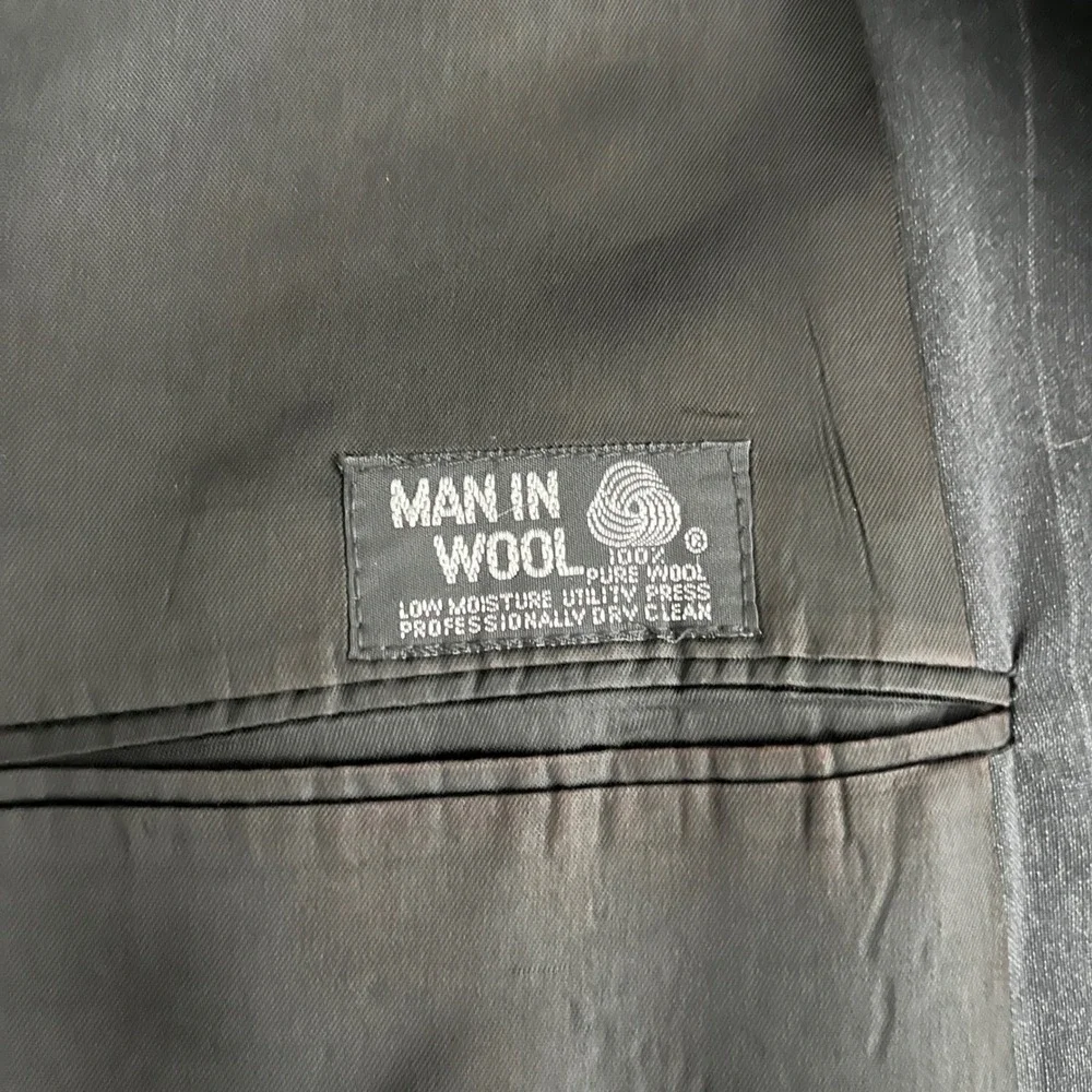 C&R Clothiers 2-Piece Suit Mens 44R W36 Charcoal Gray Pinstripe Double Breasted